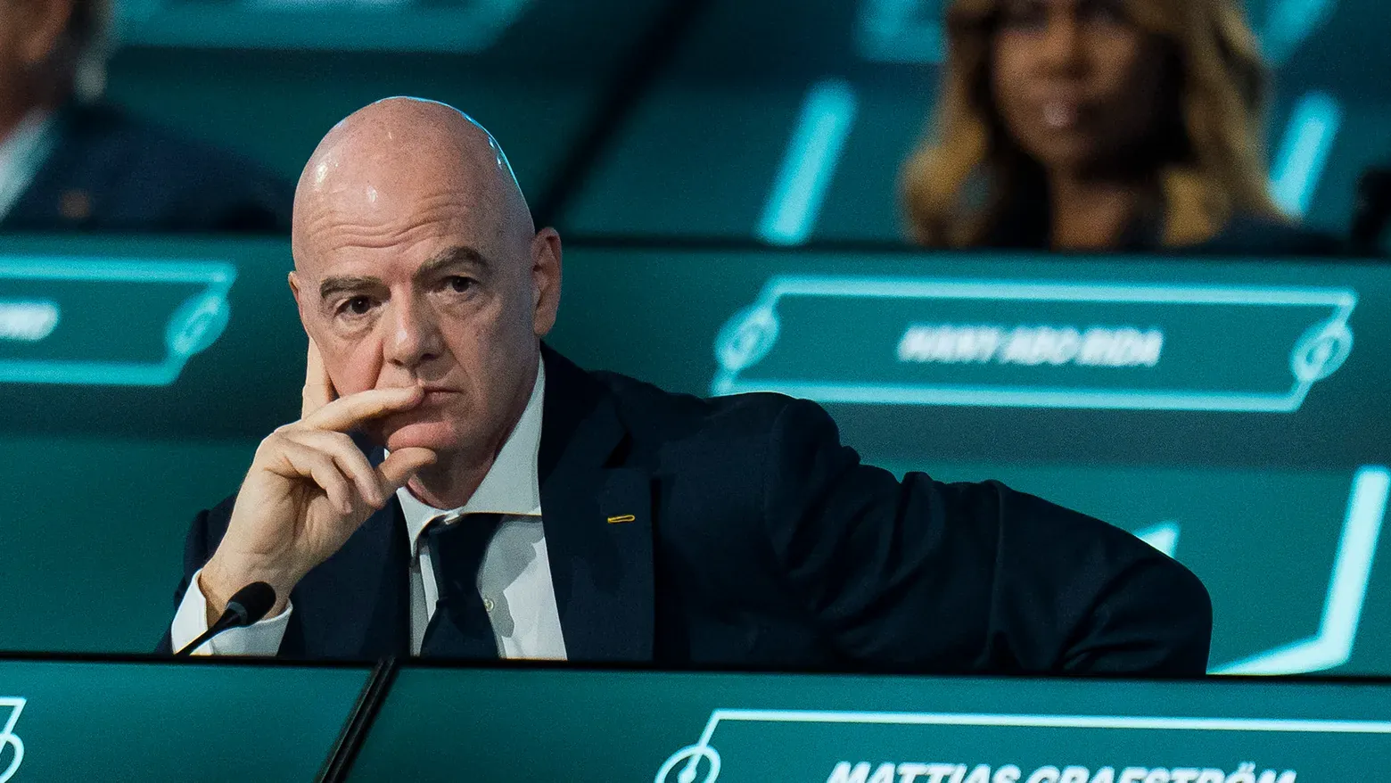 Президент FIFA хочет продать долю прав собственности на турниры. UEFA выступила против